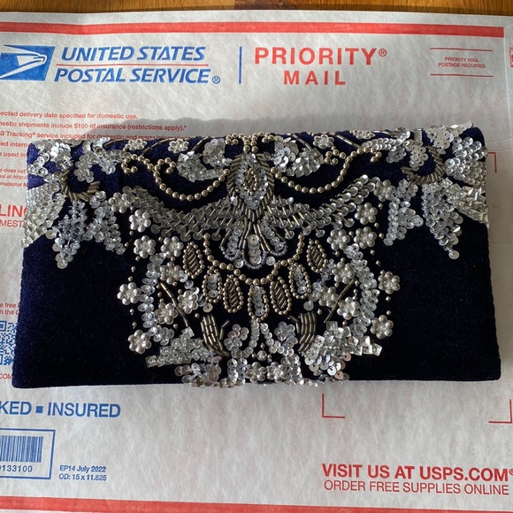 Anthropologie MASQUERADE VELVET CLUTCH - Picture 3 of 6